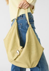 Stradivarius TRENDY WITH BUCKLE  - Sac à main - light yellow