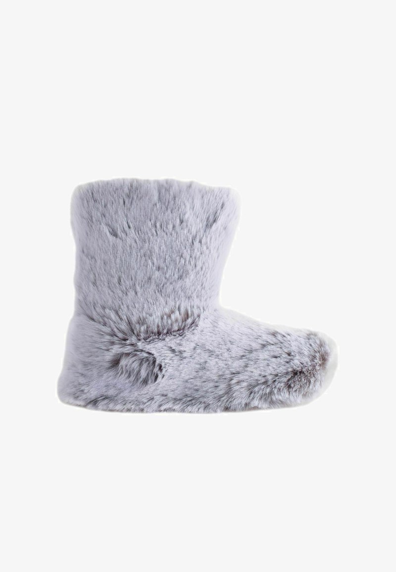 Hallide hall boots pehmea karvase tekstuuriga, kesk-sääre kõrgus, ümar nina ja veidi üles tõstetud äärega. Pehme pind, ilma õmblusteta disain.