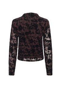 Langärmlige Bluse aus dunklem burgunderfarbenem Samt mit einem schwarzen Blumenmuster. Glatte Textur mit einem gerundeten Ausschnitt und figurnaher Passform.