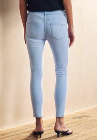 Next LIFT SHAPE STANDARD - Traperice uskog kroja - bleach blue