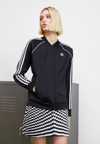 adidas Originals - ADICOLOR CLASSICS SUPERSTAR TRACK - Sweatjakke - black Miniaturebillede 1