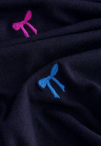 Next CREW NECK EMBROIDERED TALL  REGULAR FIT - Svetrík - navy blue with rainbow bows