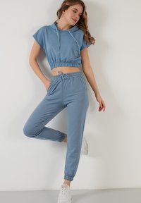 LELA Träningsbyxor - baby blue