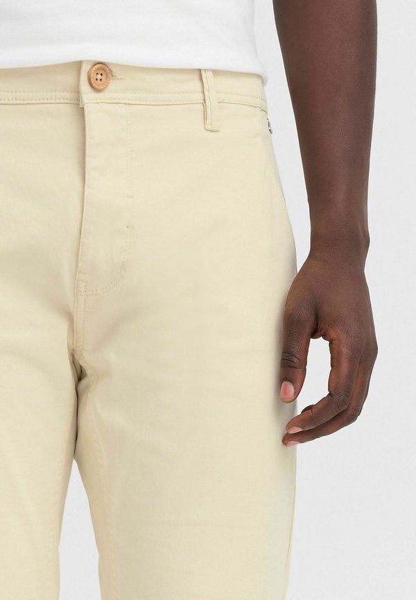 BHNATAN SLIM FIT - Chinos - bleached sand4