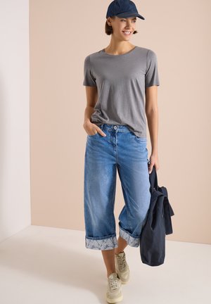 Cecil, 7/8 WIDE-LEG JEANS WITH TURN-UP-DETAIL - Pernera ancha - mid blue wash