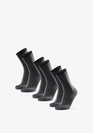Viisi paria tummanharmaita puuvillaisia sukkia, joissa on ribbireuna ja sileä rakenne, esittelee yksinkertaisen muotoilun ja tavanomaisen nilkkapituuden.