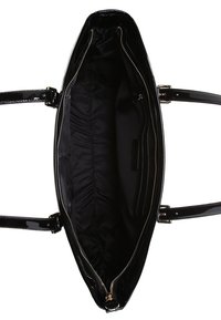 Bolso de mano de charol negro con un acabado brillante, asas largas y cierre con cremallera. Presenta un amplio interior con un bolsillo con cremallera y un forro texturizado.