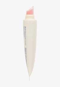 Balsamo labbra in un tubetto di plastica bianca a forma conica con una parte superiore curva. Il balsamo ha una delicata tonalità rosa. Il testo indica che il contenuto è composto per il 95% di origine naturale.