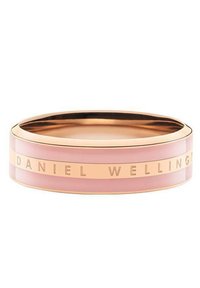 Metallinen ruusukultainen rannekoru, jossa on ohut vaaleanpunainen hartsinyöri. Kaiverrettu "DANIEL WELLINGTON" sileälle, kiiltäväpintaiselle pinnalle, jossa on pyöreä muoto.