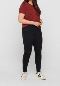 Zizzi T-shirt basic - brown