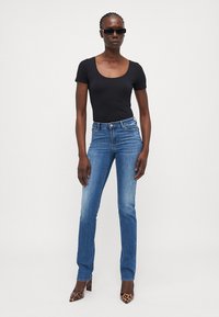 ONLY Tall ONLWAUW MID WAIST - Slim fit jeans - medium blue denim