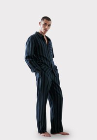 Chelsea Peers STRIPE SET - Pyjama set - green