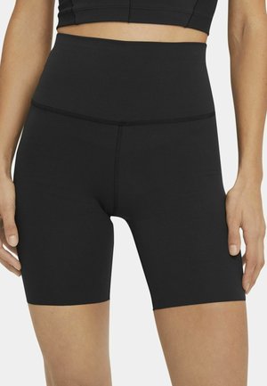 Shorts de vélo noirs taille haute en tissu extensible. Présentent un design ajusté, une texture lisse et des détails de couture subtils.