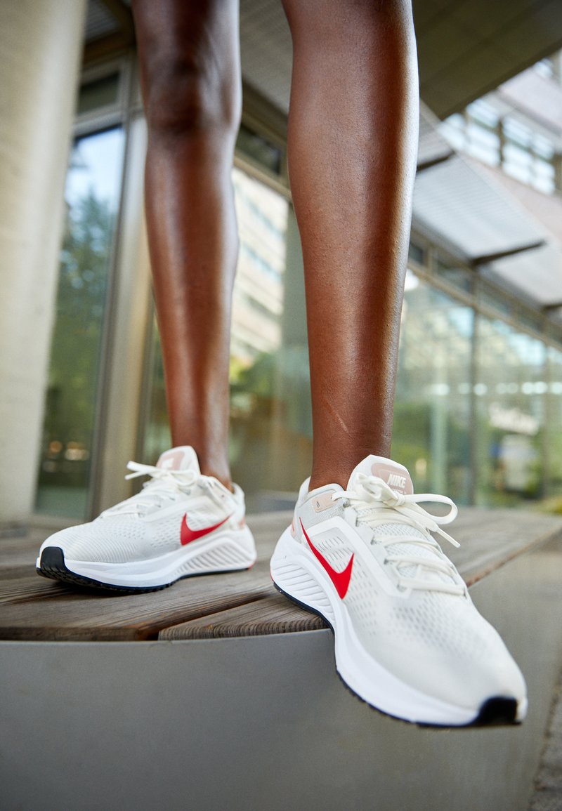 Nike Performance AIR ZOOM STRUCTURE 24 - Laufschuh Stabilität - summit  white/univ red/photon dust/pink oxford/white/off noir/weiß - Zalando.de nike laufschuhe damen stabilität