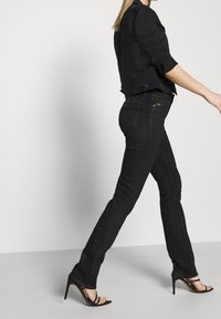 G-STAR Vaqueros rectos - coated denim