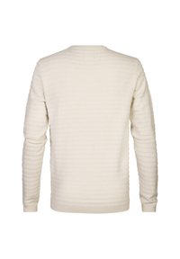 Licht crèmekleurige trui met lange mouwen, geribbeld textuur en ronde hals. Heeft horizontale strepen en omgeslagen mouwen. Zachte, gebreide stof.