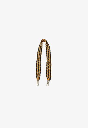 Sangle tissée avec des fils noirs, orange et argent alternés. Elle dispose de deux clips métalliques à chaque extrémité pour la fixation.