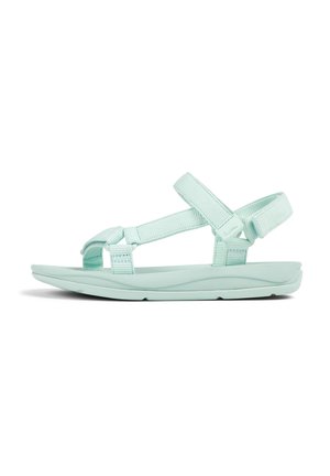 Ljus teal sandals med justerbara remmar, platt sula, mjukt material, formad fotbädd och minimalistisk design, lämpliga för vardagsbruk.