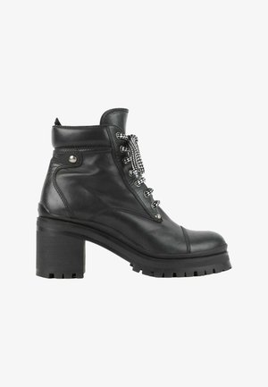Miu Miu, Bottines à talons hauts - black