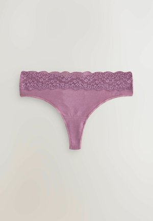 Paarse string met een kanten tailleband. De stof is glad en het ontwerp heeft een geschulpte kantafwerking aan de bovenrand.