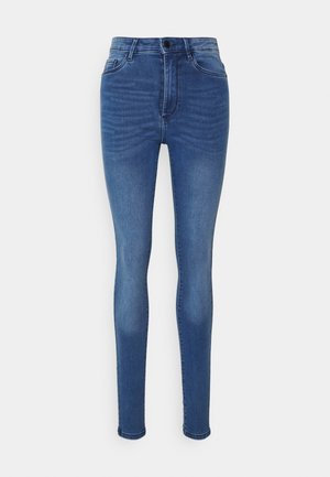 Jeans skinny de ganga azul com cintura alta, apresentando um fecho frontal com botão e zip, design de cinco bolsos e uma textura suave.