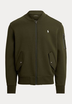 Veste bomber zippée vert foncé avec deux poches à rabat à l'avant, une poche zippée sur la manche, des poignets côtelés et un petit logo Polo blanc sur la poitrine.