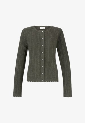 Dunkelgrüne, kabelgestrickte Strickjacke mit rundem Halsausschnitt, Perlmuttknöpfen, langen Ärmeln und wellenförmigen Abschlüssen an Bündchen und Saum.