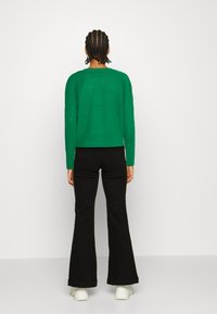 Vero Moda VMLEA V NECK CARDIGAN - Casaco de malha - holly green