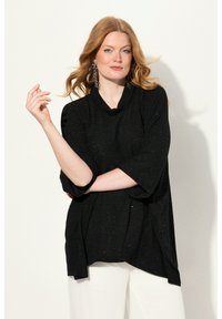 Haut noir à manches courtes avec un design à col bénitier. Tissu doux et texturé avec des accents scintillants subtils. Coupe ample, légèrement plus long à l'arrière.