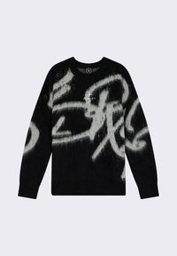 Pull en tricot noir avec un design graphique contrastant en blanc, comportant des motifs de coups de pinceau. Manches longues et col rond. Texture douce.