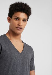 DRYKORN QUENTIN - T-shirt básica - grey