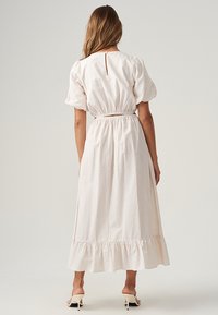 THE FATED AUDREE - Maxi šaty - beige stripe
