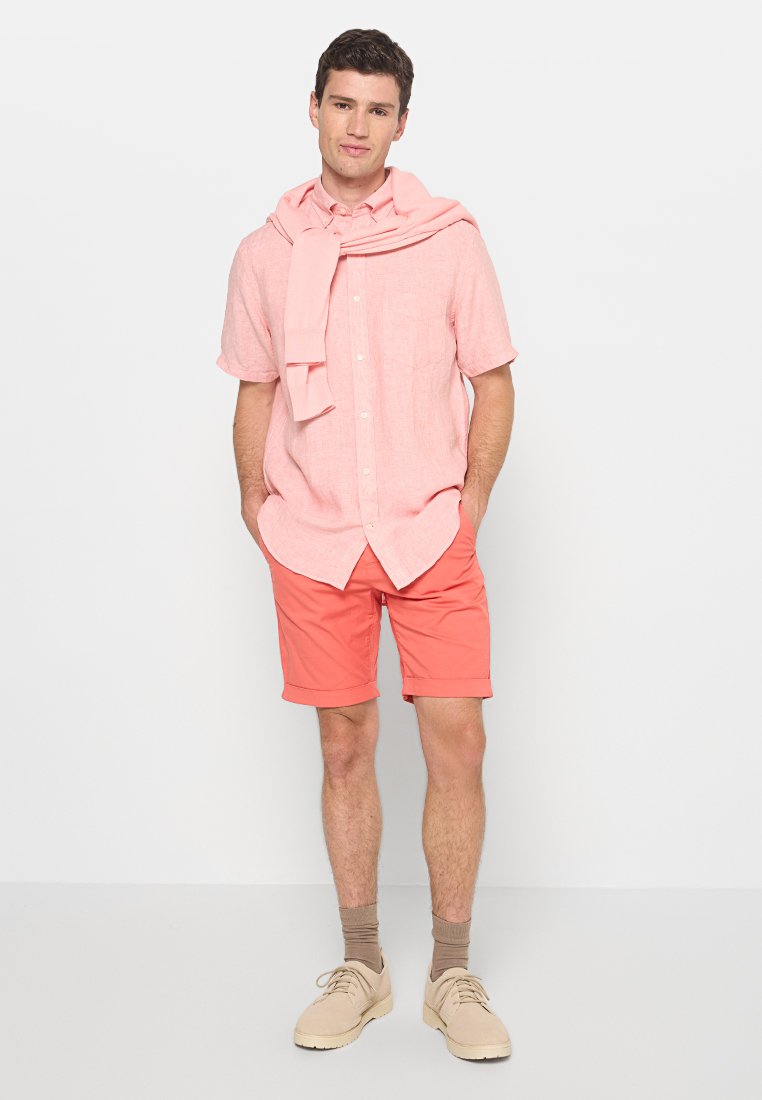REGULAR FIT