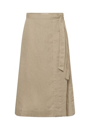 Bēša, ceļgalu garuma apvilkšanās svārki ar sānu piesiešanas aizdari, izgatavoti no viegla auduma, attēloti uz balta fona.