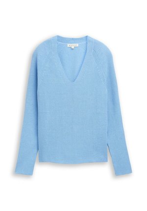 Világoskék, kötött pulóver V-nyakkivágással, hosszú raglán ujjal és bordázott textúrával. Oldalt hasítékokkal rendelkezik a könnyű mozgás érdekében.