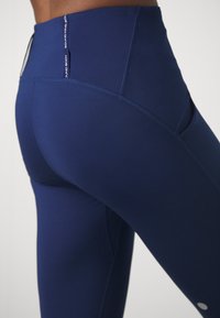 ASICS ROAD HIGH WAIST CAPRI - Pantaloncini 3/4 - blue expanse