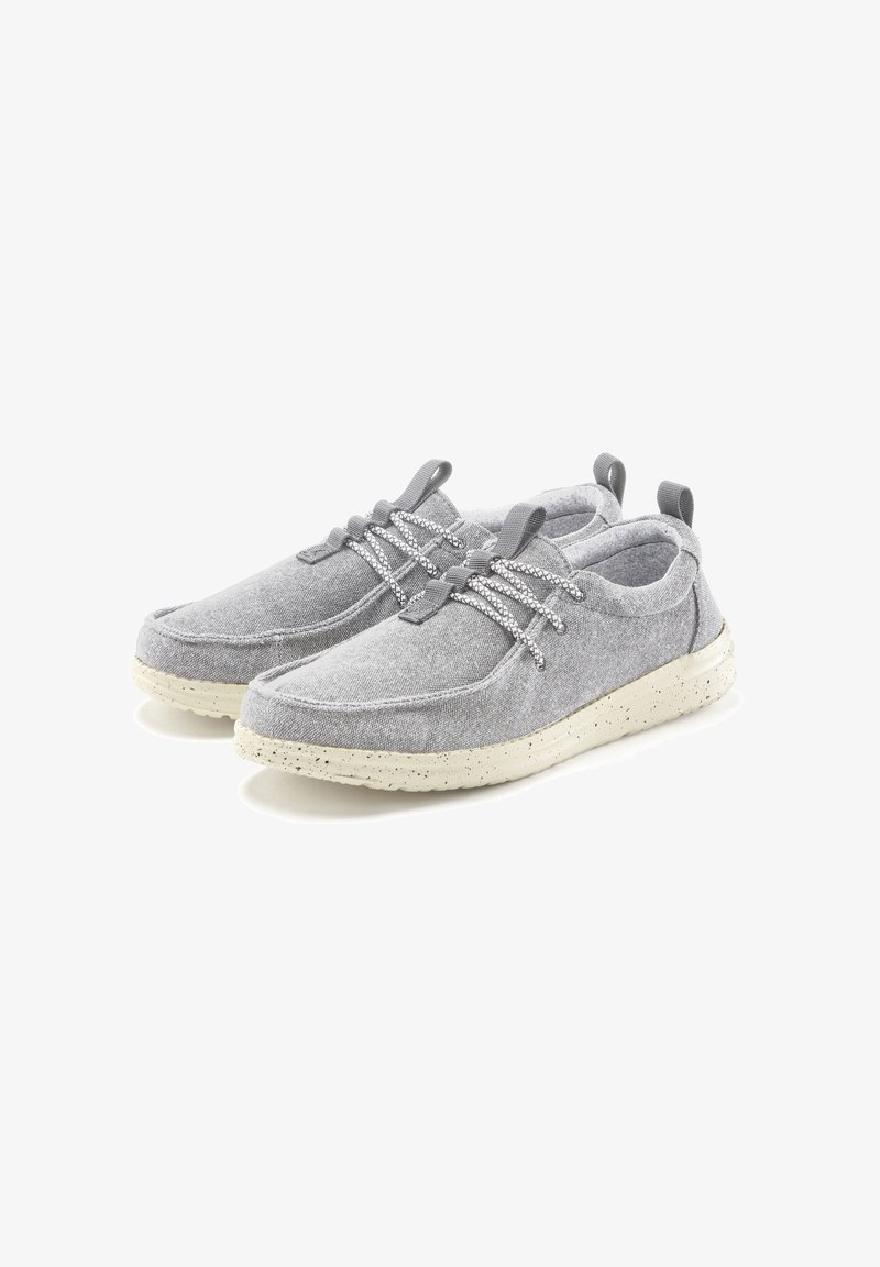 Grau Stoffschuhe mit einer weichen Textur, runder Zehenpartie und elastischen Schnürsenkeln. Mit einer leichten, gesprenkelten Außensohle für zusätzlichen Halt.