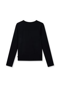 Top negro de manga larga con escote redondo, confeccionado en tela suave, con corte recto y diseño minimalista, sin patrones ni adornos visibles.