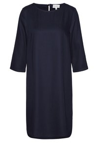 Mörkblå, knälång klänning med rund halsringning och trekvartslång ärm; tillverkad av ett slätt tyg med en subtil glans. Dragkedja i ryggen.