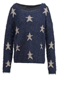 Maglione morbido di colore blu navy con una vestibilità ampia, scollatura larga e motivi a stella argentata metallizzati sparsi su tutta la superficie. Texture soffice e maniche lunghe.