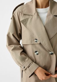 Bershka Trenčkot - sand