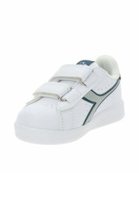 Sneaker bianca con due strap in Velcro, suola in gomma testurizzata e un accento verde di lato. Realizzata in materiale sintetico, presenta delle perforazioni.