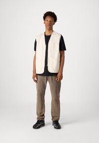 Levi's® ORIGINAL - Traperice ravnih nogavica - brown