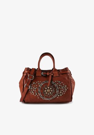 Borsa a mano in pelle marrone con doppi manici superiori e tracolla staccabile. Presenta decorazioni circolari in metallo sulla parte anteriore.