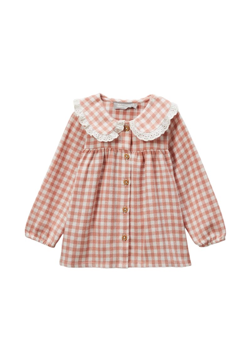 Chemise en vichy rose à manches longues, col avec dentelle, fermeture par boutons et taille froncée. Tissu doux avec un motif à carreaux.