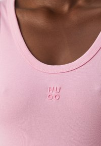 HUGO NALIMERA - Laisvo kirpimo suknelė - medium pink