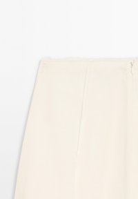 Gonna off-white con vita alta, cucitura verticale sul davanti e una piccola zip sul lato destro vicino alla vita.