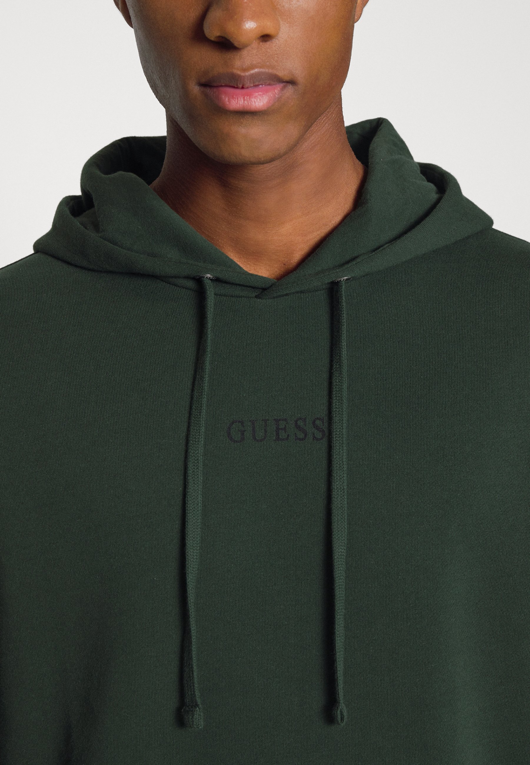 Guess ROY HOODIE - Sweatshirt - jungle 