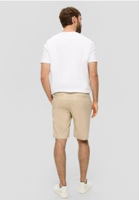 s.Oliver RELAXED FIT - Shorts - beige