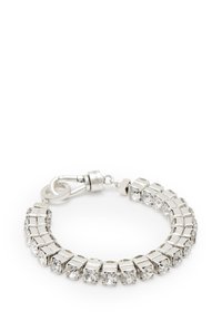 Bracciale d'argento con maglie quadrate in argento alternate a cristalli trasparenti. L'attacco a chiusura aggiunge funzionalità al design.